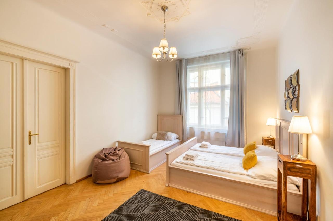 Templova - Old Town Apartments Prag Exteriör bild