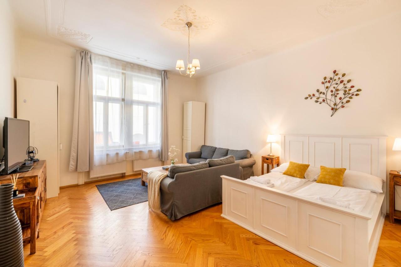 Templova - Old Town Apartments Prag Exteriör bild