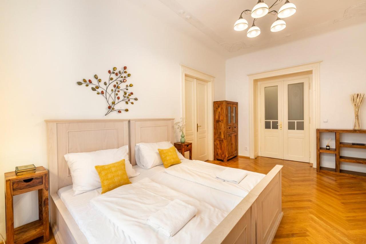 Templova - Old Town Apartments Prag Exteriör bild