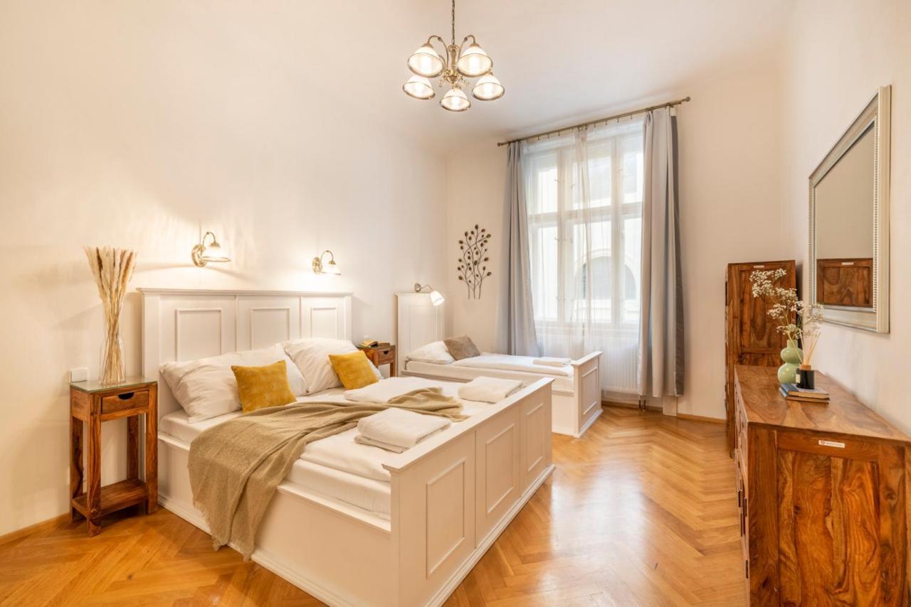 Templova - Old Town Apartments Prag Exteriör bild